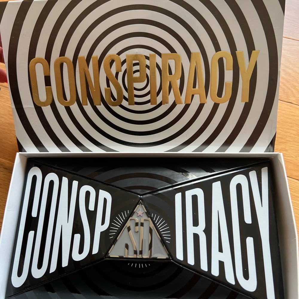 Jeffree Star Cosmetics, Conspiracy Eyeshadow Palette